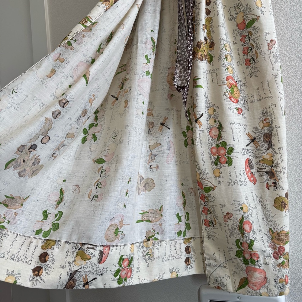 Vintage Floral Fruit Mushroom Print Apron Dress Tie Back Trad Cooking Cottage - Picture 12 of 13